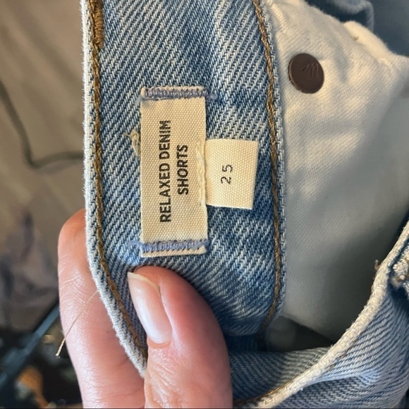 MADEWELL Relaxed Denim Shorts in Cedarcroft Wash - Picture 9 of 10